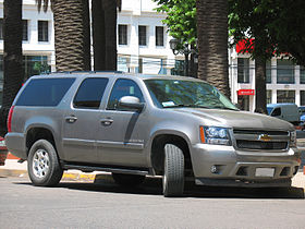 Chevrolet Suburban LT 2007 (14636164698).jpg